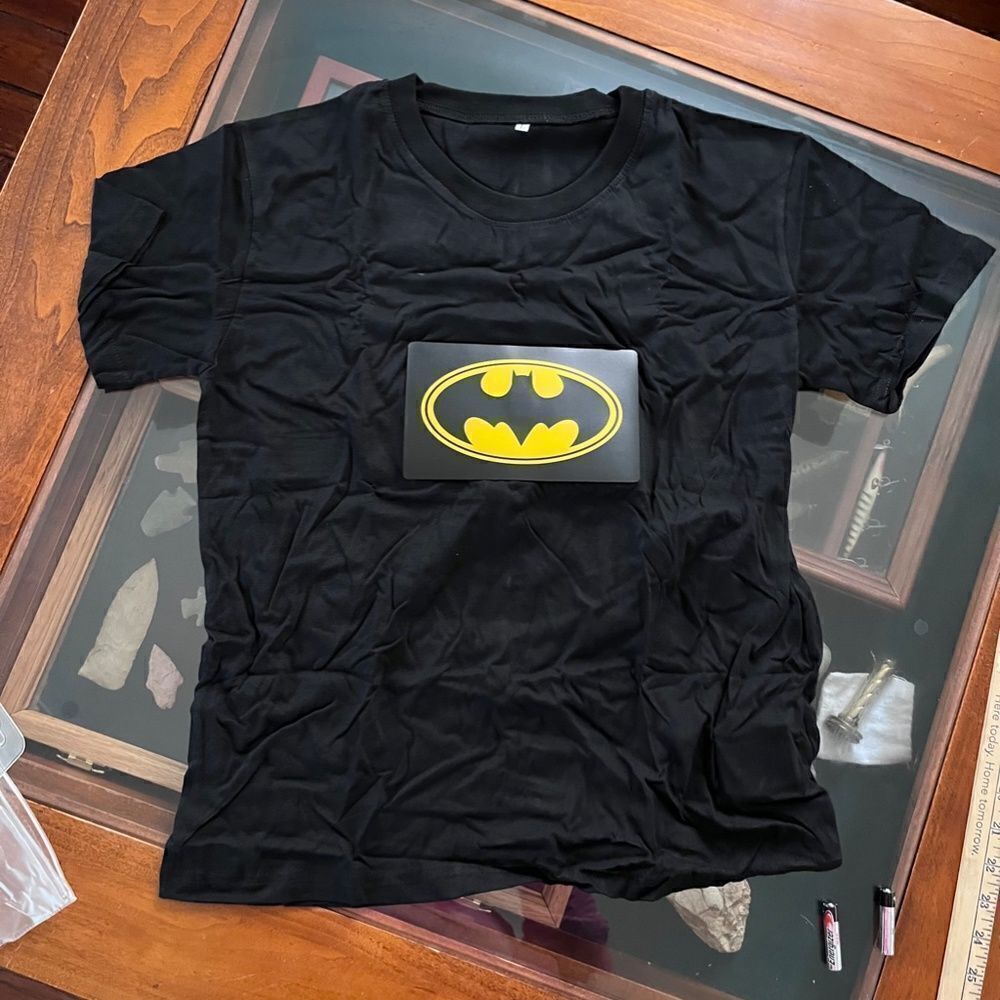 NEW UNISEX Sound Activated LED T-Shirt Light Up Flashing T-Shirt BATMAN SMALL